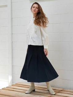 Editor's NotesClassic pleats create graceful movement and voluminous.- Zipper detail on waist- Stretchy material with feminine silhouette- Sophisticated mood with a flare fitMeasurements(in.)Size S / M- Total length: 34.25 / 34.25 in.- Waist: 28.34 / 29.52 in.- Hip: 36.22 / 37.79 in.- Hem: 85 / 85.82 in.*Model info: Height: 5'7'' / Bust: 30.31 in. / Waist: 22 in. / Hip: 35.43 in.*Depending on measurement method, may differ 1/3'Composition & Care78% Polyester, 18% Rayon, 4% PolyurethaneLining Pleated Flare Skirt, Graceful Movement, Feminine Silhouette, Zipper Detail, Skirt Black, Flare Skirt, Stretchy Material, Black