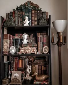 Interior Dark Academia, Room Ideas Dark Academia, Academia Room Ideas, Academia Interior, Dark Academia Room Ideas, Dark Academia Bedroom, Dark Academia Interior, Grunge Academia