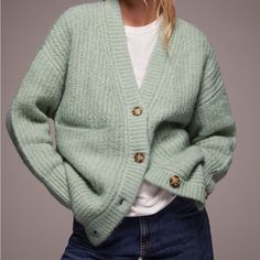 Nwt Green Zara Cardigan. Never Worn. Very Thick And Warm! Green Cardigan Outfit, Dik Vest, Long Oversized Cardigan, Chunky Sweater Cardigan, Soft Knit Cardigan, Puff Sleeve Cardigan, Zara Cardigan, Duster Cardigan Sweater, Cardigan Outfit