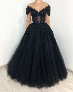 Black Wedding Ball Gown With Boned Bodice, Tulle Ball Gown With Fitted Bodice For Banquet, Organza Corset Dress For Debutante Ball And Prom, Organza Corset Dress For Prom Season And Debutante Ball, Organza Corset Dress For Debutante Ball During Prom Season, Fitted Organza Ball Gown With Corset Back, Organza Corset For Prom, Black Tulle Corset Dress For Wedding, Black Corset Dress For Wedding And Prom Season