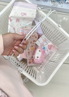 Charmmy Kitty, Girl Interrupted, Pink Aura, Pink Girly Things, Hello Kitty Items, Foto Ideas Instagram, Blogger Girl, Girl Blog, Pink Princess