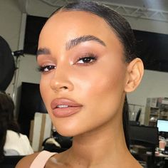 Charlotte Tilbury Makeup Looks, Dewy Makeup Look, Charlotte Tilbury Makeup, Wedding Makeup Tips, Dewy Makeup, Easy Face Mask Diy, Livingstone, Braut Make-up