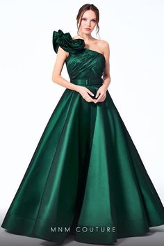 Gala Gowns, Glamorous Evening Dresses, Chic Evening Dress, Mnm Couture, Terani Couture, Unique Prom Dresses, Sleeveless Long Dress, Simply Chic, Gowns Of Elegance