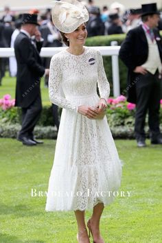 Kate Middleton White Lace Tea Length Royal Ascot 2016 Dress Pippa Middleton Wedding Dress Casual, Princess Kate White Dress, Pippa Middleton Wedding Dress Summer, White Lace Dress Short, White Lace Shorts, Fashion Leaders, Kate Middleton Dress, Dress 2016, Dresses Royal