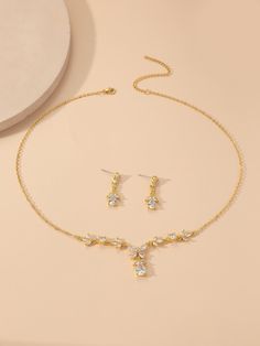 Formal Jewellery Gold, Formal Gold Jewelry Set, Yellow Prom Accessories, Bridesmaid Accessories Jewelry Gold, Gold Prom Jewelry Set, Gold Prom Jewelry Necklace, Grad Jewelry Gold, Prom Jewlrey Looks Gold, Prom Jewelry Ideas Gold