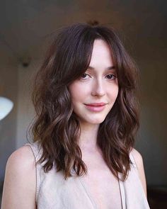 28 Flattering Ways to Pair Curtain Bangs with Wavy Hair Airy Hair, Wavy Mid Length Hair, Mid Length Curly Hairstyles, Wavy Layered Hair, Bangs Wavy Hair, Wavy Hairstyles Medium, Medium Length Hair With Layers