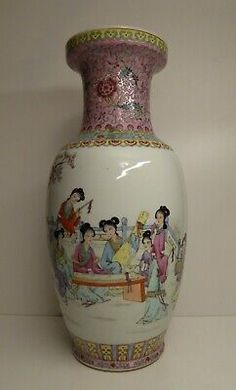 FAMILLE ROSE. NICE ANTIQUE CHINESE REPUBLIC HAND PAINTED VASE. HEIGHT 46.5 CM. SCENE WITH LADIES IN THE GARDEN. Chinese Poem, Chinese Vases, Hand Painted Vase, Antique Chinese Porcelain, Painted Vase, Ancient Chinese Porcelain, Dream List, Antique Japonese Vase Satsuma, Chinese Vase