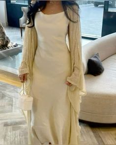 Dress And Abaya, Modest Arab Fashion, Classy Abaya Outfit, Modest Dresses Aesthetic, Modest Dress Prom, Arab Outfit Ideas, Birthday Outfit Modest, Halima Aden, Carpet Outfits