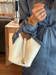 Hermes white picotin bag held on the crook of my arm Hermes Pitocin, Hermes Picotin 18cm Outfit, Hermes Picotin Outfit, Picotin Outfit, Hermes Bag Aesthetic, Hermes Bags Picotin, Hermes Bag Outfit, Hermes Outfit, Hermes Tote