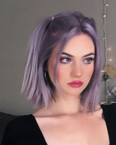 Short Dyed Hair, Short Grunge Hair, Hair Streaks, Hair Idea, Lavender Hair, Hair 2024, Hair Color Purple, Peinados Fáciles Para Cabello Corto, Short Hair Color