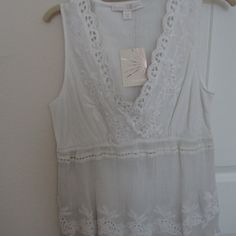 Boston Proper Sleeveless White Blouse Lightweight With Tone On Tone Embroidery And Area's Of Cutout Decoration New With Tags Size M Spring Cotton V-neck Lace Top, Spring V-neck Cotton Lace Top, Cotton Lace V-neck Top For Spring, Cotton Lace V-neck Top For Summer, Sleeveless Lace Top For Spring Daywear, White Sleeveless Lace Top For Daywear, Sleeveless Blouse With Lace Trim For Vacation, Elegant Sleeveless Cotton Lace Top, Elegant Sleeveless Lace Top For Beach