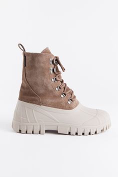 Patrol Boot Suede Leaf | STUTTERHEIM US Sole Water, Cold Weather Outfit, Kids Scarf, Fall Wear, Outdoor Boots, Warm Socks, Stylish Boots, Duck Boots, Lug Sole