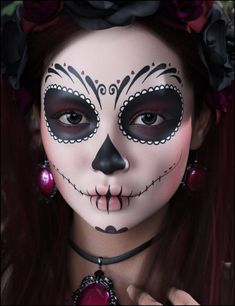 Subtle Day Of The Dead Makeup, Dia De Los Muertos Face Paint Ideas, Candy Skull Makeup, Catrina Makeup, Skull Makeup Tutorial, Fashion Outfits Summer, Necklace B