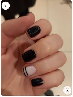 Short Nail Designs Matte Simple, Black And White Manicure Ideas, Short Natural Gel Nail Designs, Classy Black Nails Short, Short Nails Ideas Black, Black Manicure Short, Black And White Manicure, Black Gel Nails, Short Gel Nails