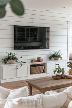 Chic Shiplap TV Wall Ideas for Your Living Space Shiplap Tv Wall Ideas, Modern Farmhouse Tv Wall, Farmhouse Living Room Tv Wall, Shiplap Tv Wall, Farmhouse Tv Wall, Shiplap Living Room, Tv Wall Ideas, Shiplap Walls, Farmhouse Style Living Room