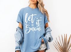 👕 The "Let it snow" t-shirt will brighten up your wardrobe! Crafted from soft 100% ring-spun cotton this cozy shirt offers both comfort and style, perfect for chilly winter days. The cheerful "let it snow" graphic adds a fun, festive touch, making it a must-have for Christmas parties, casual outings, or cozy nights in. 👕 Available in beautiful, seasonal colors this comfort colors shirt provides a relaxed fit that's ideal for layering or wearing on its own. Women's Christmas shirt you're sippin Let It Snow Shirt, Snow Graphic, Christmas Party Shirt, Semi Formal Wear, Christmas Party Shirts, Womens Christmas Shirts, Funny Xmas, Xmas Shirts, Christmas Vibes