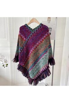 Material: POLIÉSTER One Size Acrylic Poncho Shawl, Acrylic Poncho Shawl For Fall, Acrylic Shawl Poncho For Fall, One Size Acrylic Poncho For Fall, Multicolor Acrylic Sweater, Bohemian Knitted Winter Cape, Winter Knitted Cape Poncho, Bohemian Knitted Cape For Winter, Knitted Winter Cape Poncho