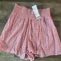 New With Tags Size Medium Pink And White Floral Urban Outfitters Shorts, Floral Shorts, Pink And White, Pink White, Urban Outfitters, Womens Shorts, Size Medium, Tags, Floral