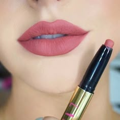 Super Stylish, Yet Classy Must Haves You Should Get – The Wardrobe Stylist Lipstick Kit, Lips Shades, Pink Lipstick, Smokey Eyes, Lip Colour