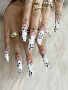 White Nails Black Flowers, Long Acrylic Nails White, Nail Design Black And White, Black And White French Tip Nails, White Nails French Tip, White Nails French, Nail Design Black, Acrylic Nails White, Black Nail Design