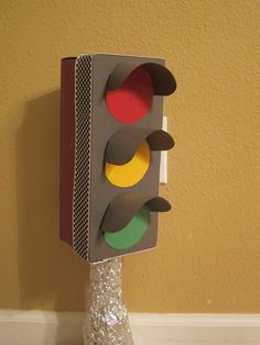 a traffic light made out of construction paper