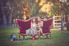 Toddler Photography Poses, Christmas Mini Sessions Outdoor, Christmas Tree Farm Photo Shoot, Fall Photoshoot Family, Christmas Poses, Holiday Portraits, Family Portrait Poses, Red Couch, Farm Photography