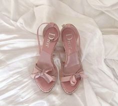 Dior Girl, Pretty Heels, Heels Aesthetic, Dr Shoes, Pastel Outfit, Baggy Clothes, Fancy Shoes, Girly Shoes, Shoe Inspo