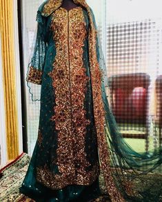 Designer Dupatta, Sara Khan, Velvet Dresses, Designer Outfits, Pakistani Designers