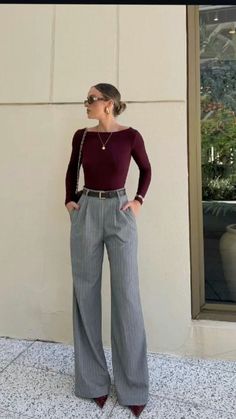 Peca cinza com elegancia e caimento Outfits With Trousers Classy, Light Summer Fall Outfits, Mid 20s Outfits, Mid 20s Fashion Outfits, Realtor Fits, Corporate Fits, Adrette Outfits, Wide Legged Pants, Fest Outfits