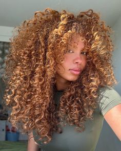 22 Jaw-Dropping Layered Curly Hair With Face Framing Looks Blonde Highlights Curly Hair, Dyed Curly Hair, Highlights Curly Hair, Honey Brown Hair, Brown Curly Hair, Ginger Hair Color, Blonde Curly Hair