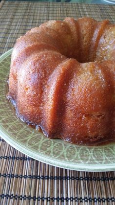 a bundt cake sitting on top of a green plate