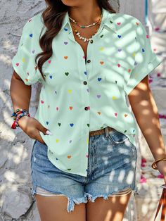 Green Casual Collar Short Sleeve Woven Fabric Heart,All Over Print Shirt Embellished Non-Stretch  Women Plus Clothing Heart Print Blouse, Blouse Online, Nice Shorts, Inspiration Mode, Clothing Size Chart, Womens Clothing Sizes, Casual Blouse, Plus Size Blouses, Short Sleeve Blouse