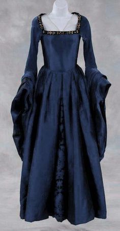 Medieval Princess Dress Blue, Simple Midevil Dress, 1500 Outfit Women, Blue 1500s Dress, Narnia Dress Aesthetic, Blue Noble Dress, Blue Midevil Dresses, Midevil Dress Princesses Aesthetic, Blue Tudor Dress