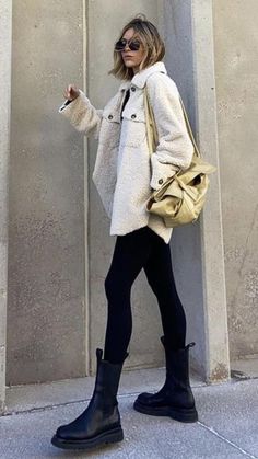 Chile Winter Outfit, Work Snow Day Outfit, Put Together Outfits Winter, Urban Athleisure Outfits, Adistar Shoes Outfit, European Street Style Women, Cutest Maternity Outfits, Chelsea Boots Outfit 2023, Boston Fashion Fall