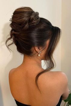 Bride Hair Ideas, Bride Makeup Look, Prom Hairdos, Aesthetic Bride, Bridesmaid Hair Inspo, Updo Bridal, Updo Bun, Cute Prom Hairstyles