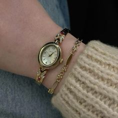 Gold Small Watches Women, Delicate Gold Watch Women, Delicate Gold Watch, Watches For Women Aesthetic, Tiny Watches Women, Vintage Peekaboo Watch, Vintage Watch Stack, Womens Vintage Watches, Vintage Watch Bracelet