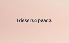 the words i deserve peace are displayed on a pink background