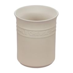 a white plastic cup with the word le creuse written on it