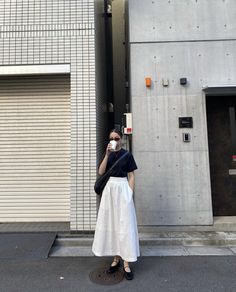 Bandung Outfit, Japan Style Outfits, Japan Ootd, Normcore Fashion, Style Inspiration Spring Summer, Japan Fashion Street, Fluffy Skirt, White Maxi Skirts