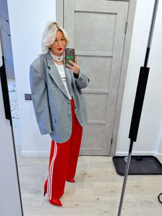 #adidas #style #street#streetstyle #streetfashion #lookoftheday Red Trousers Outfit Casual Street Styles, Red Athleisure Outfit, How To Style Track Pants, Adidas Trousers Outfit, Red Pants Outfit Street Style, Red Adidas Pants Outfit, Red Adidas Outfit, Work Athleisure, Red Trousers Outfit