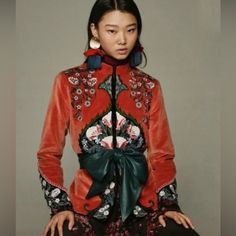 Fully Lined Padded Shoulders Help To Keep Its Shape Eclectic Intricate Embroidery Detail Hippie Art To Wear Colorful Floral Nomad Fashion, Zara Fall, Embroidery Jacket, Ethno Style, Ideas Embroidery, Mode Inspiration, Ethnic Fashion, Costume Design