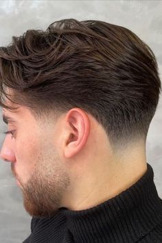 Mens Haircut 30 Year Old, Short Sides Medium Top Hair Men, Messy Slick Back Hair Men, Classic Haircut Men, Flow Hairstyle Men, Mens Haircuts Wavy Hair, Mid Fade Haircut