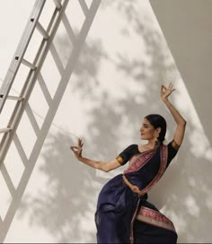 Dance Aesthetic Bharatanatyam, Baratham Poses, Indian Dancer Aesthetic, Bharatnatyam Dance Poses, Odissi Aesthetic, Bharatnatyam Aesthetic Poses, Kuchipudi Aesthetic, Indian Classical Dance Aesthetic