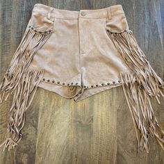 Brown Soft Shorts With Stud And Fridge Accents. Like New/Never Worn. I’m A Size 4/6 In Pants/Shorts And They Fit On Me Perfectly. Cowgirl Shorts, Fringe Shorts, Fringe Pants, Hippie Aesthetic, Vintage Fringe, Short Fringe, Soft Shorts, Teen Fashion Outfits, Tan Brown