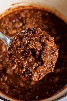 The Best Ever Chili Recipe, made with ground beef, beans and the perfect mix of chili spices. This homemade chili is thick, hearty and flavorful! Ultimate Chili Recipe, Best Fish Taco Recipe, The Best Chili Recipe, Best Ground Beef Recipes, Homemade Chili Recipe, Oven Meals, The Best Chili, Cowboy Candy, Perfect Baked Potato