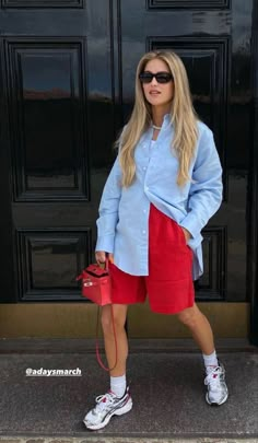 Cute Airport Outfit, Emili Sindlev, Look Boho Chic, Airport Outfits, Quoi Porter, Weekend Wardrobe, Red Outfit, Airport Outfit, Colour Block