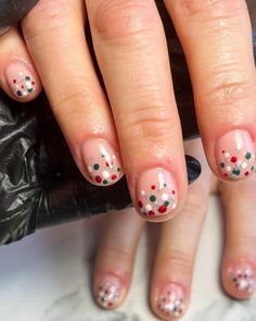 Christmas Nails Dots, Christmas Polka Dot Nails, Christmas Nails 2022 Short, Xmas Short Nails, Minimalist Holiday Nails, Winter Christmas Nails Simple, Christmas Biab Nails, Simple Short Christmas Nails, Holiday Nails 2022