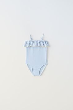 6 MESES - 6 ANOS/MAIÔ LISTRADO COM BABADO - Azul / Branco | ZARA Brasil Girls Swim, Swimsuit Blue, Zara Australia, Zara New, Striped Swimsuit, Contrast Piping, Blazer And Shorts, Knitwear Cardigan