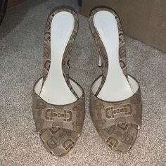 Super Beautiful! Small Scratches On Heel But Easily Fixable And Hardly Noticeable. Size 7.5 Gucci Sandals, Gucci Shoes, Slide Sandals, Women's Shoes Sandals, Shoes Sandals, Slides, Size 7, Gucci, Women Shoes