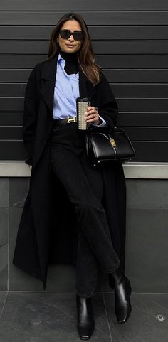 Black Overcoat Outfit Women, Overcoat Outfit Women, Formal Ootd, Black Coat Outfit, Emelie Lindmark, Black Overcoat, Look Formal, Winter Fashion Outfits Casual, Outfit Chic